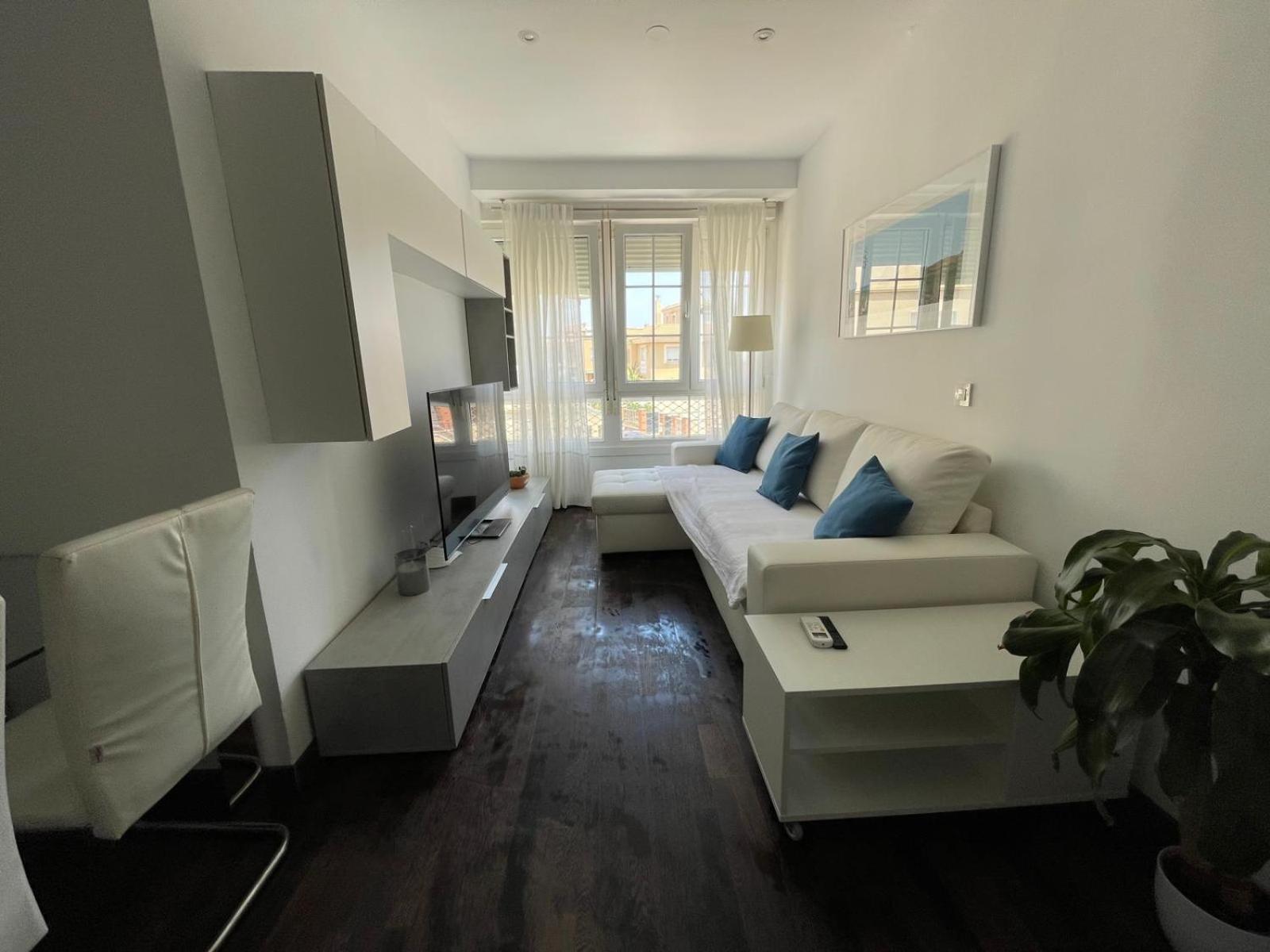 4 * Almería